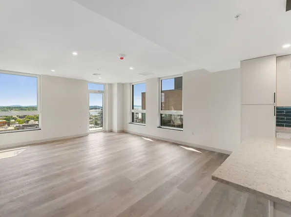 Bank Street Apartments at Burlington Square