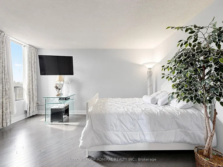 7460 Bathurst St #507 — Photo 14