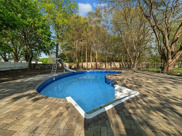 6 Blue Sky Court, Huntington, NY 11743