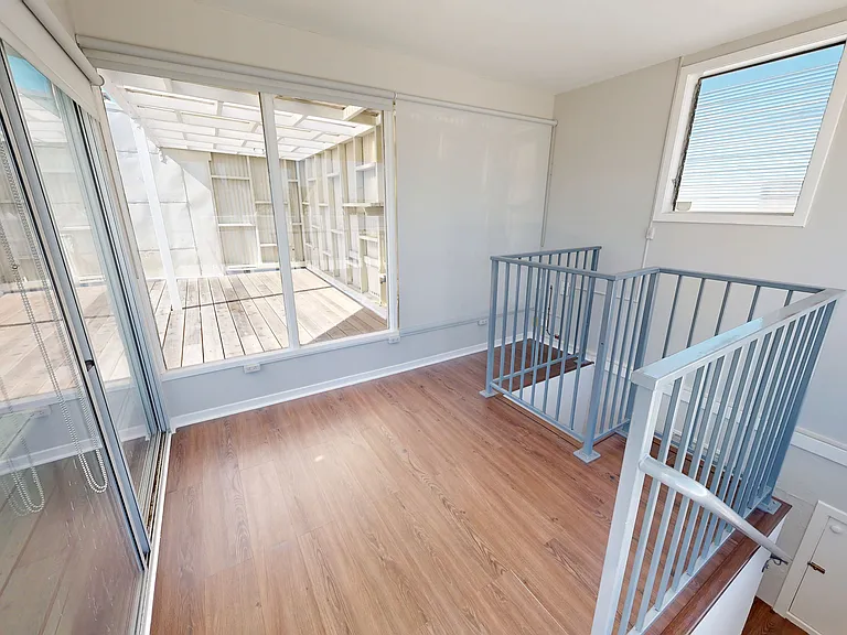 1735 Van Ness Avenue — Photo 2