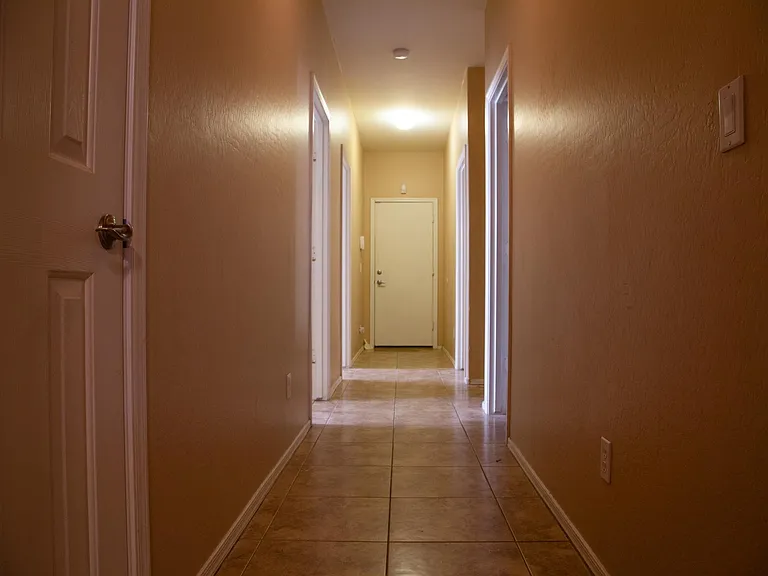 7016 W Branham Ln — Photo 12