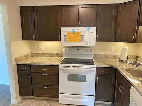Kitchen cooking area
