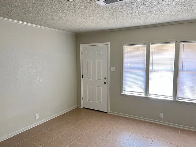 3 bed, 1654 sqft, $1,700 — Photo 4