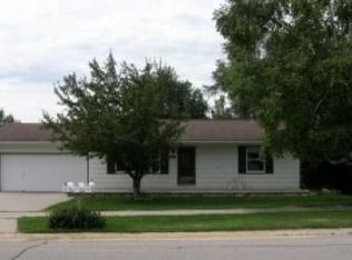 722 37th St SW, Rochester, MN 55902