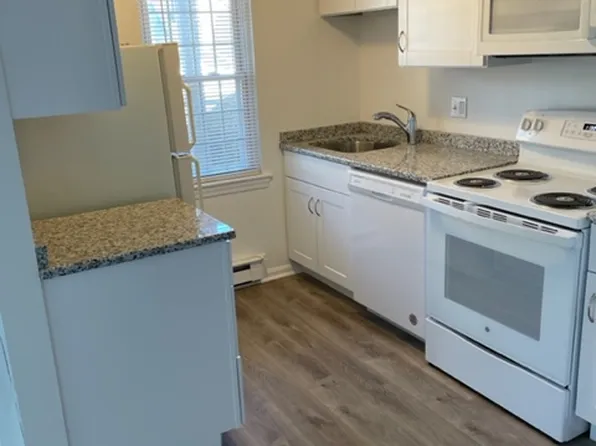 1029 Iyannough Rd APT 10A, Hyannis, MA 02601