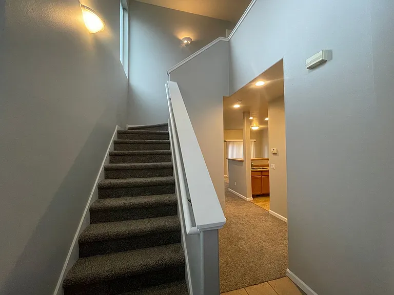 Beautiful 3 Bedroom And 2.5 Bathroom Townhouse In Southwest Redmond! — Photo 6
