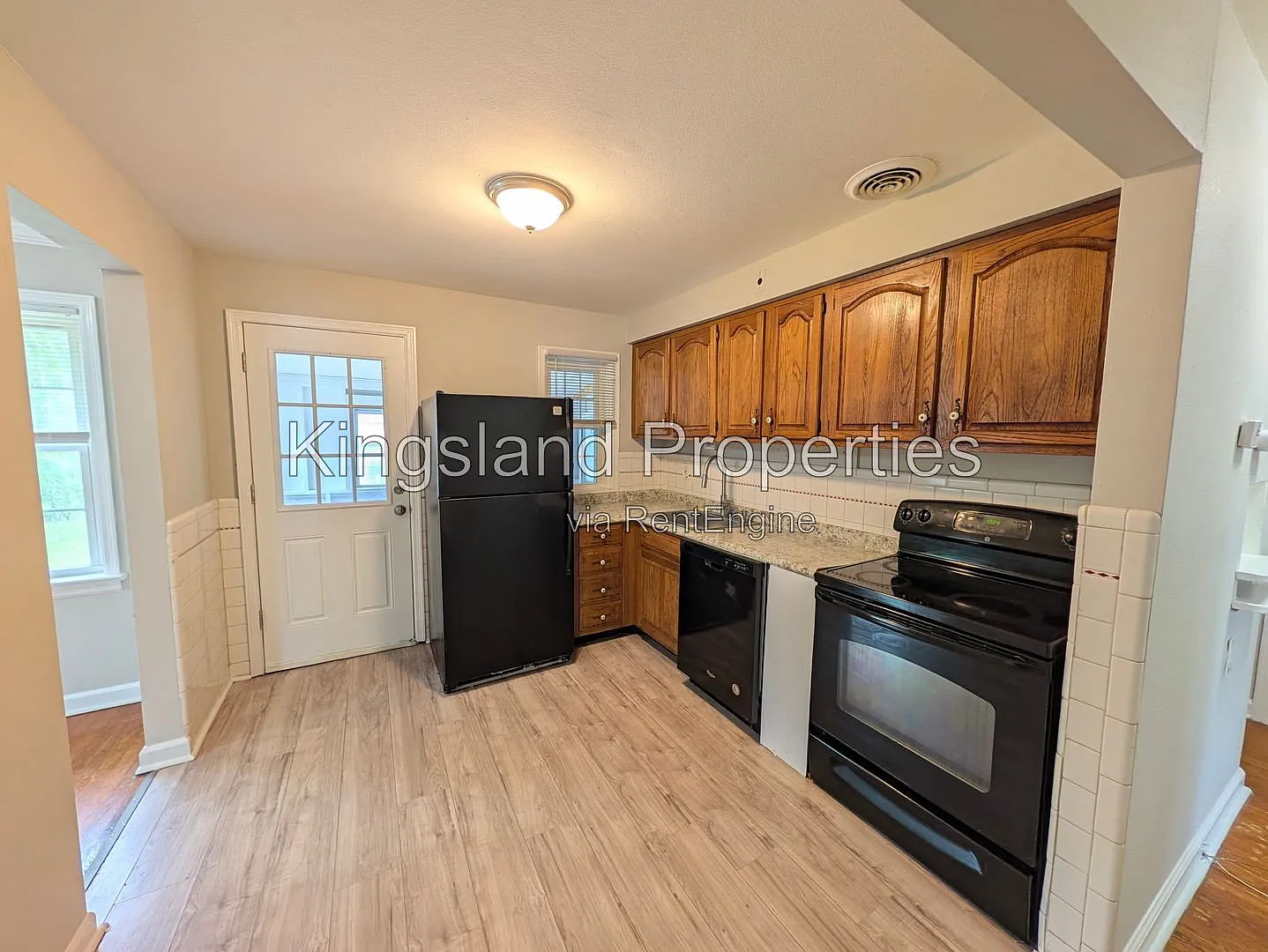 3 bed, 1.0 bath, 975 sqft, $1,400 — Photo 4