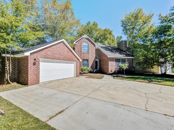 1306 Lark Ln, Hanahan, SC 29410