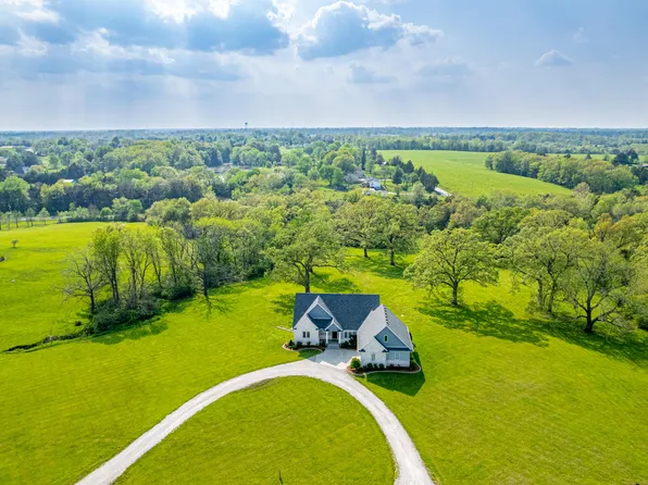 7055 N Meadow Dr, Fulton, MO 65251