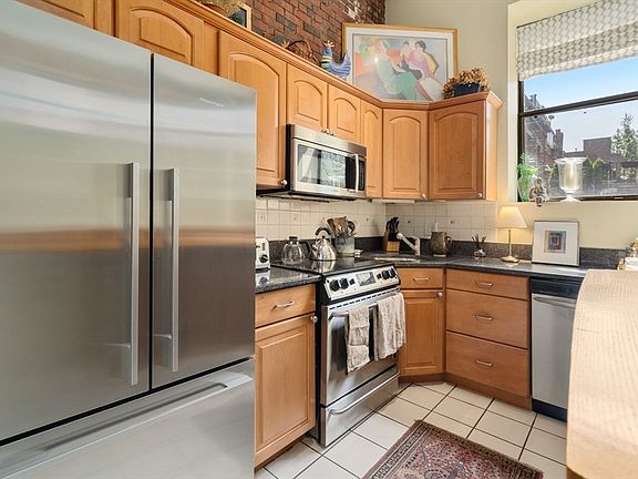 5th image of 8 Dartmouth St #5