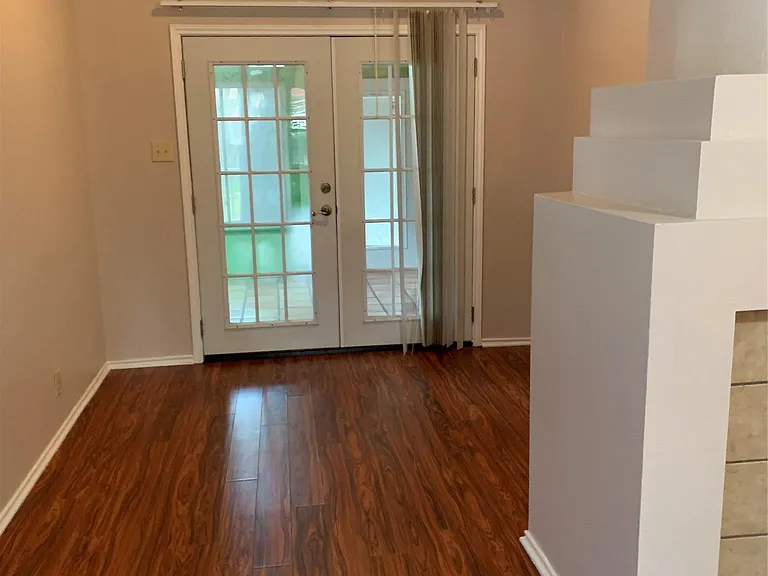 3215 Tree Grove Dr — Photo 5