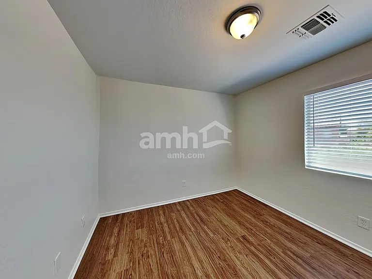 11353 W Buchanan St — Photo 17