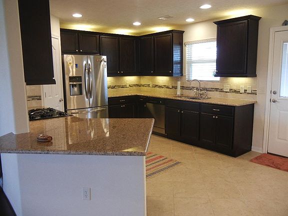 4th image of 803 Honeysuckle Ct
