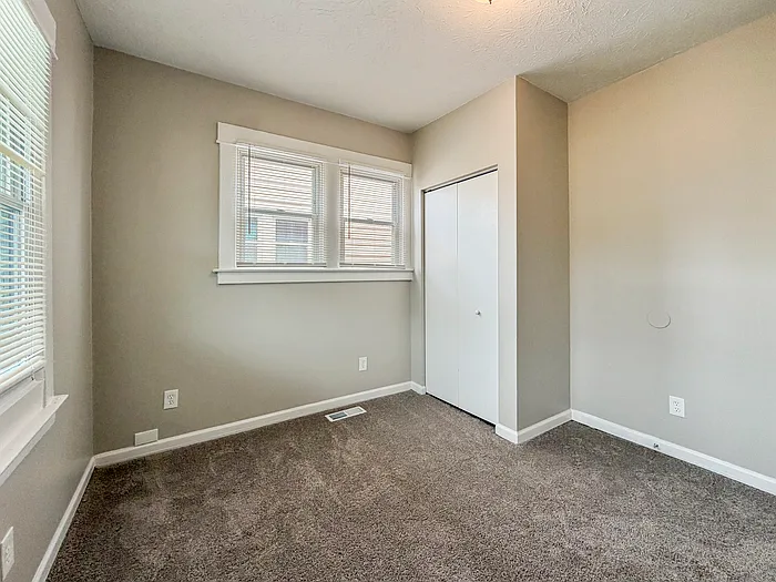 823 S 38th St — Photo 10