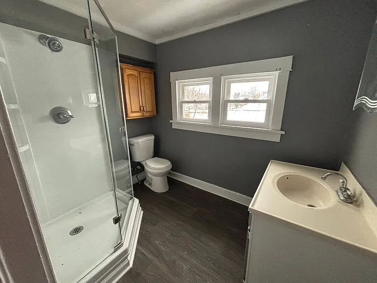 214 Denver St — Photo 9