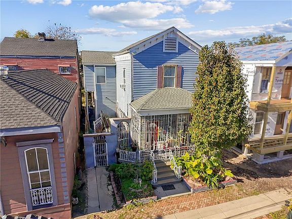2nd image of 1136 Touro St