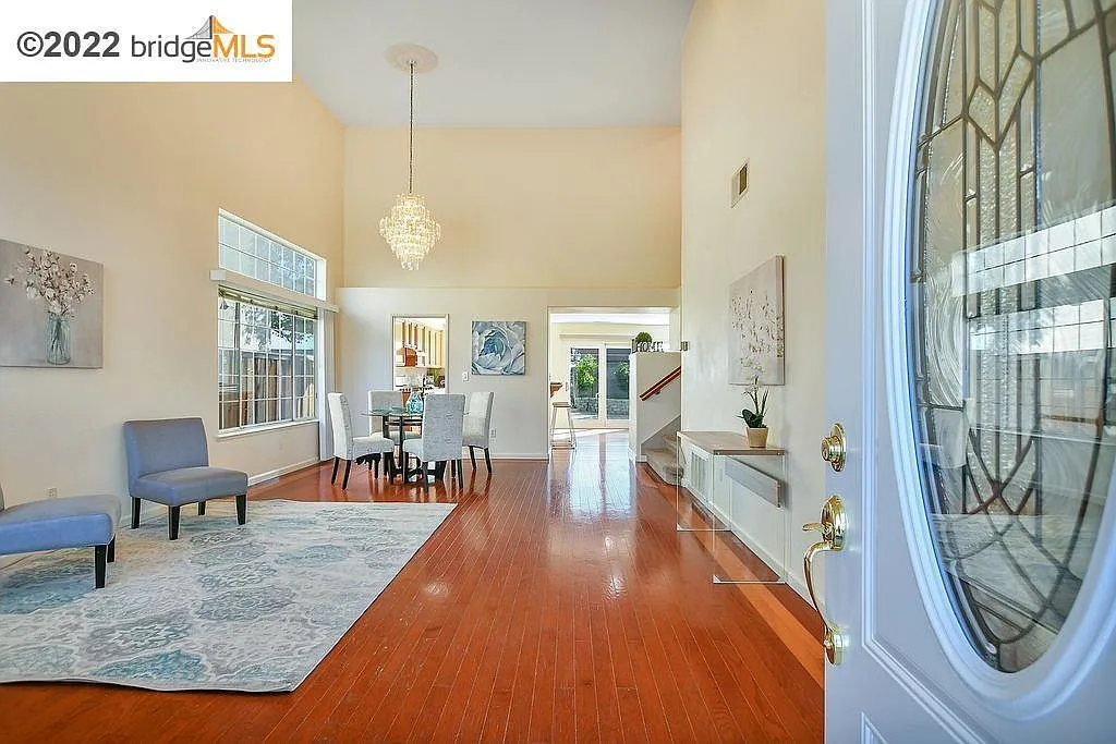 4 bed, 2004 sqft, $3,550 — Photo 3
