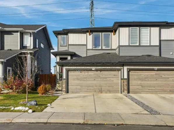 46 S Waterford Rd, Chestermere, AB T1X 2M7