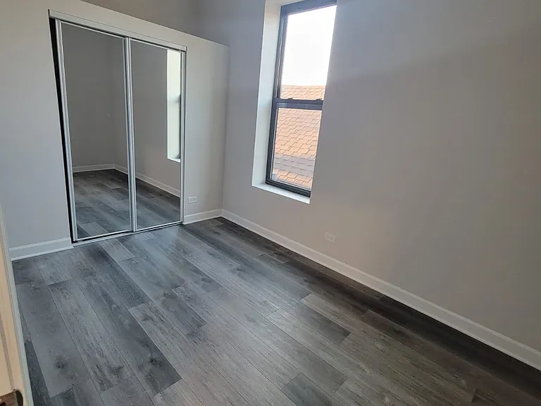 2140 S Fairfield Ave #3F — Photo 6