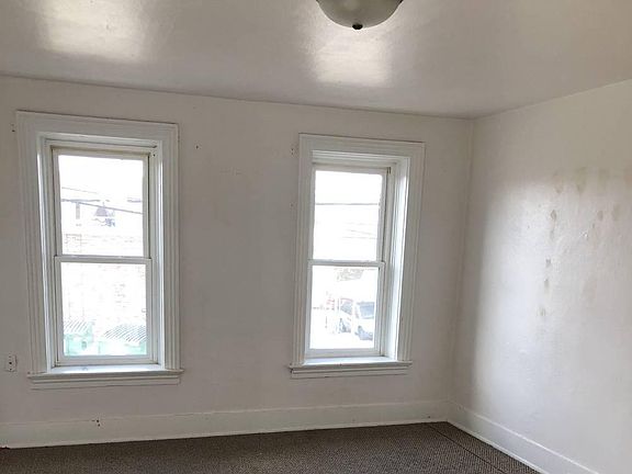 4th image of 109 1/2 S 5th St