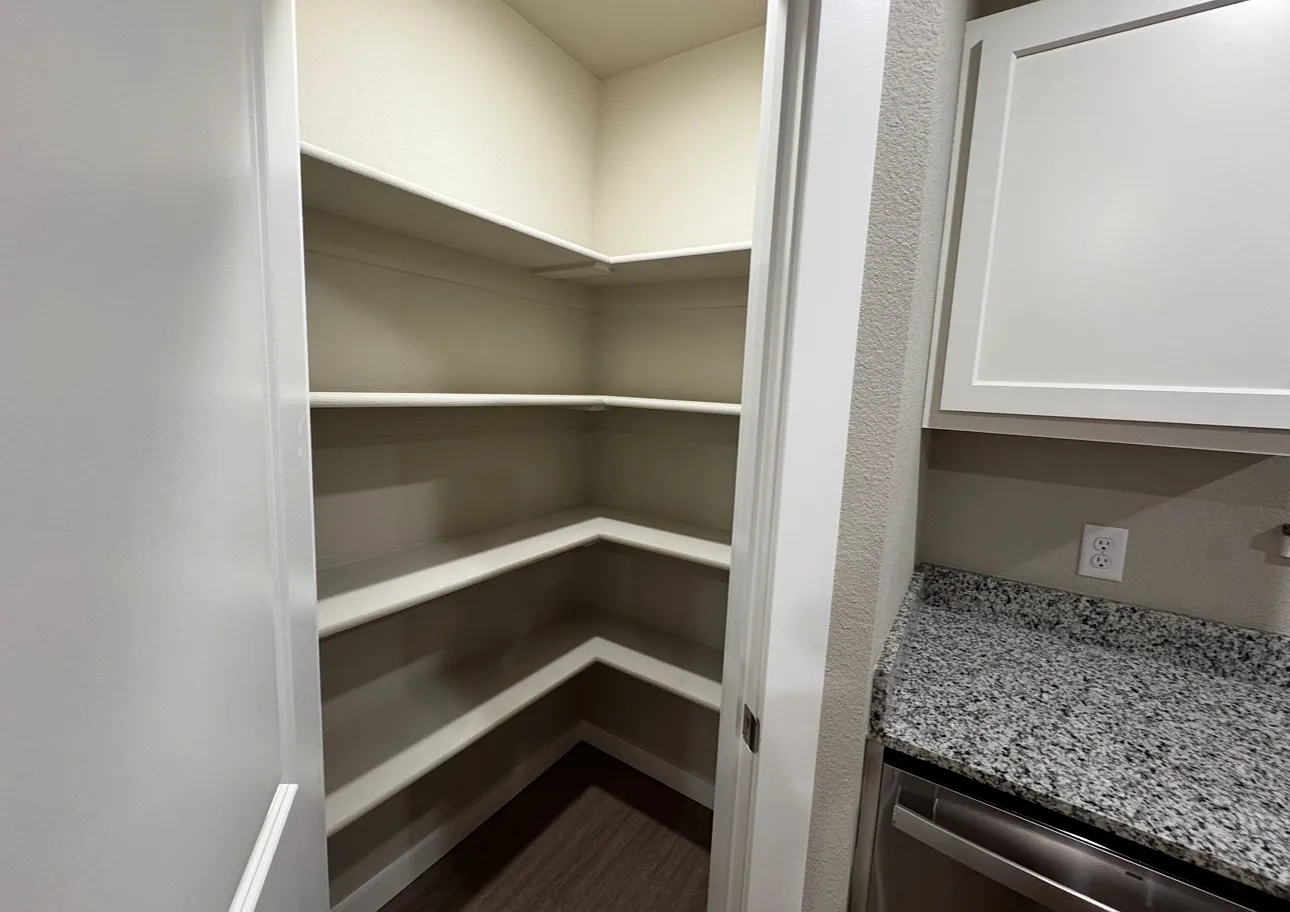 2 bed, 1.5 bath, 1000 sqft, $1,100 — Photo 2