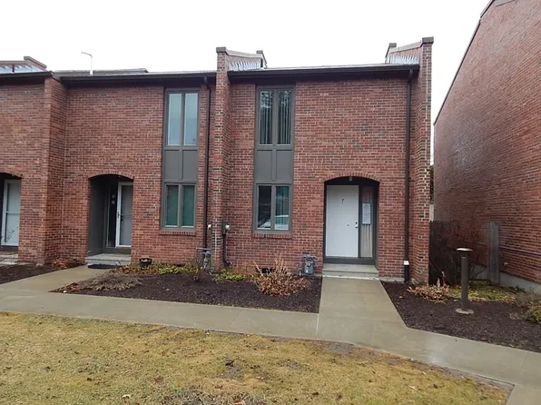 7 Bedford Ct, Amherst, MA 01002
