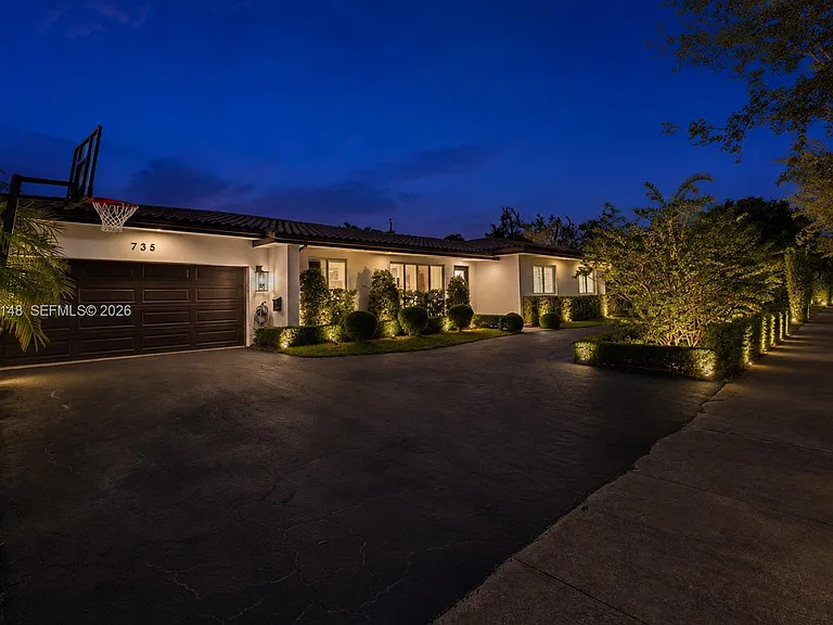 735 Benevento Ave — Photo 30
