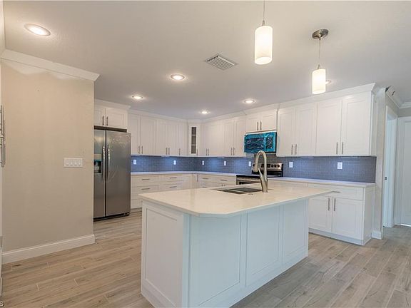 3rd image of 906 Atherton Ave