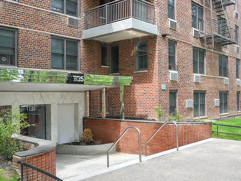 1135 Pelham Pkwy N #6E — Photo 7