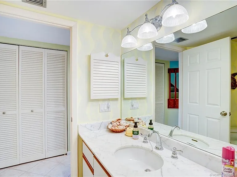 233 NE Edgewater Dr #204 — Photo 41