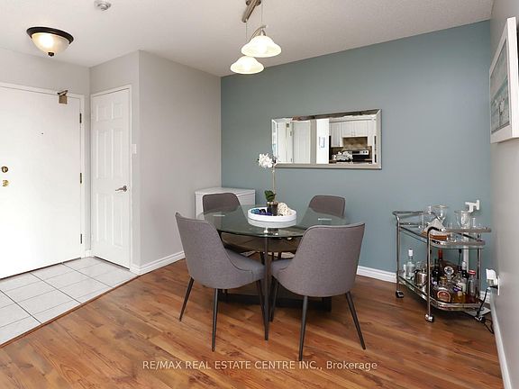 4th image of 26 Hanover Rd #1704