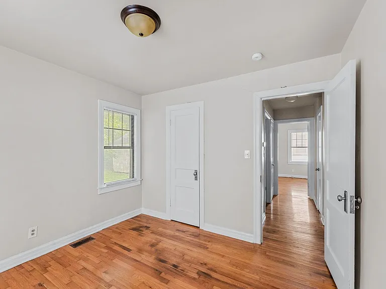 611 W Minota St — Photo 13