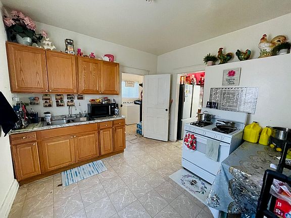 3rd image of 346 N Mirage Avenue
