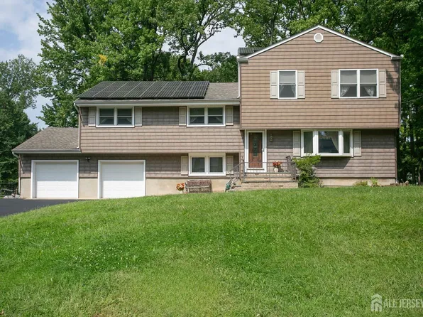 25 Huntington Rd, Edison, NJ 08820