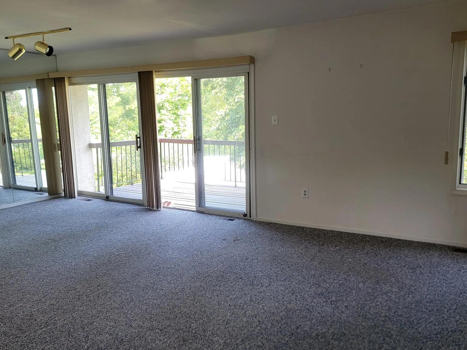 3 bed, 4.0 bath, 2224 sqft, $2,800 — Photo 4