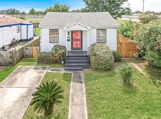 6084 Warrington Dr, New Orleans, LA 70122