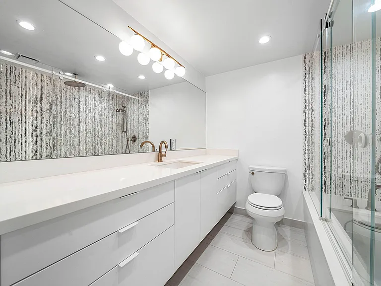 330 SE 20th Ave #408 — Photo 18