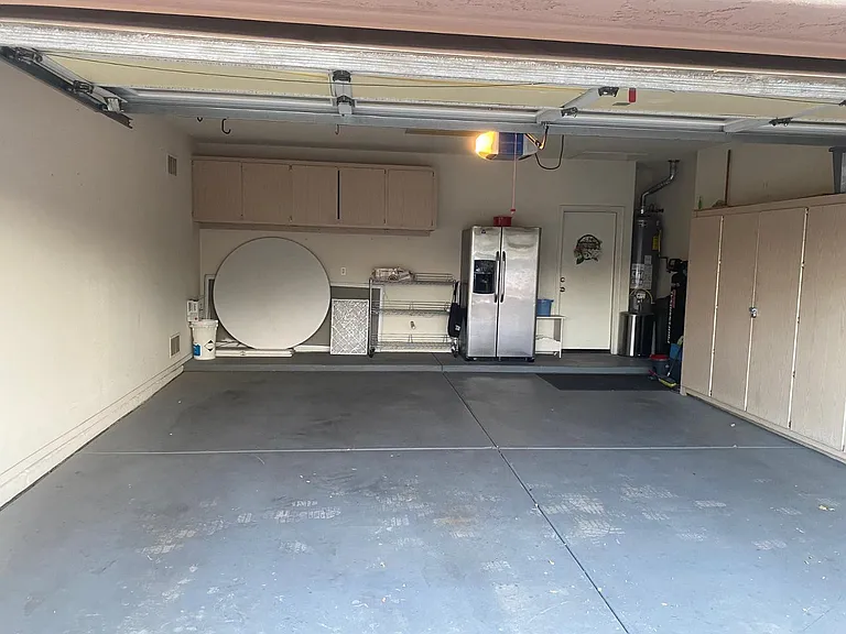 9237 W Irma Ln — Photo 32