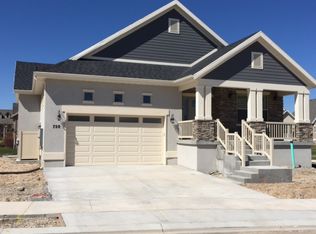 1951 W Silver Leaf Dr, Mapleton, UT 84664