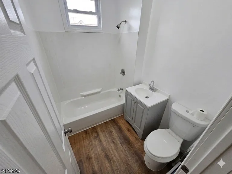 518 E 23rd St — Photo 3