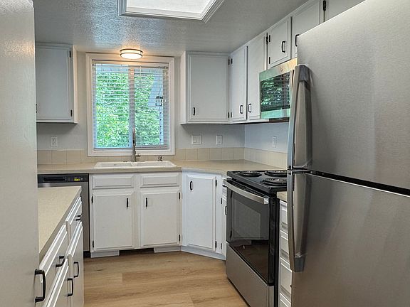 3rd image of 855 N Gossett Pl #855