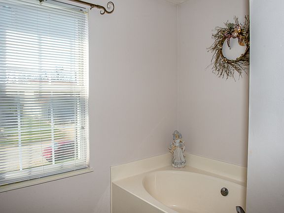 5th image of 4162 Marsol Ave