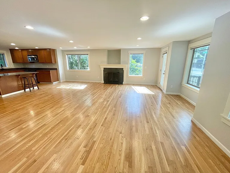 3503 NE 110th St — Photo 5