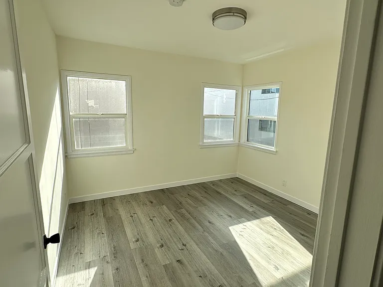 2015 S Shenandoah St #2015 — Photo 4