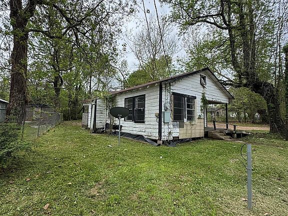 3rd image of 916 Lamar St