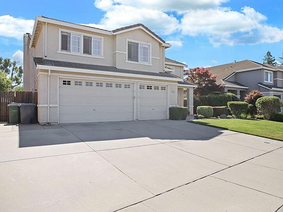 3rd image of 2344 Carriage Dr