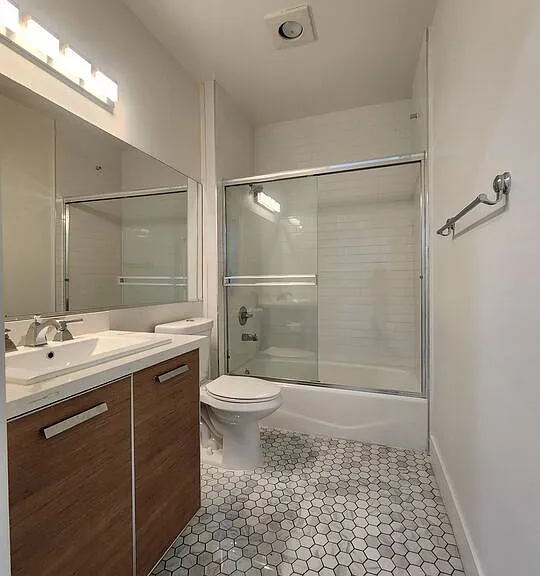 147 S Doheny Dr — Photo 8