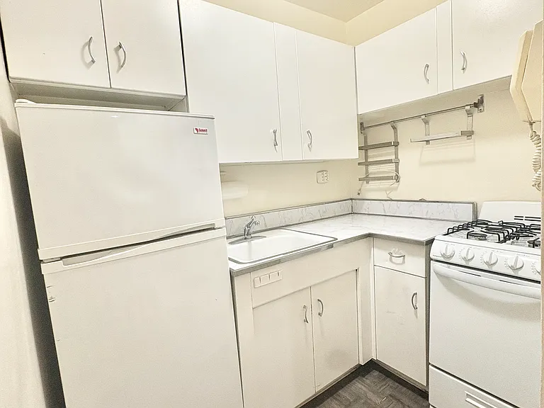 399 E 72nd St #12C — Photo 10