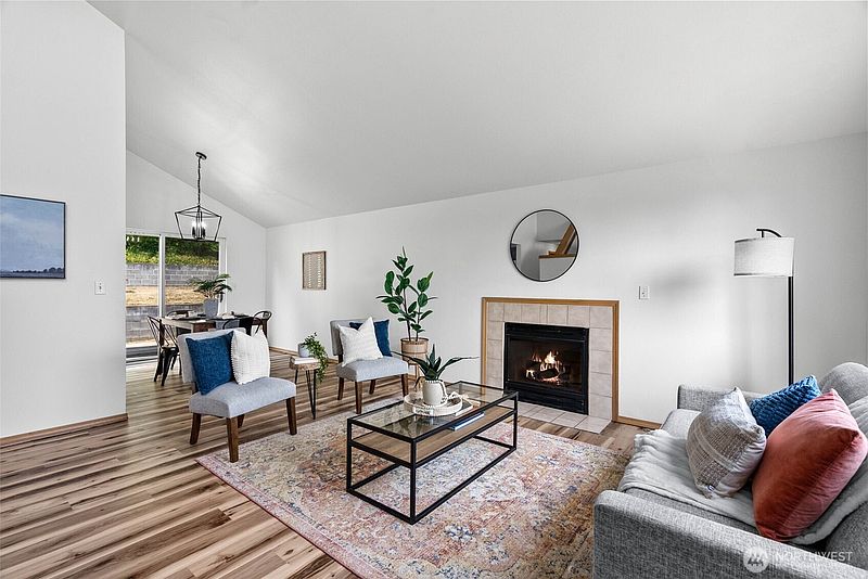 4th image of 7307 Morning View Avenue NE