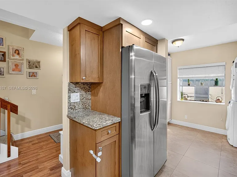 4250 SW 70th Ter — Photo 8